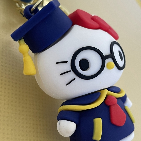 Hello Kitty Keychain • Graduation Day - Picture 6 of 11